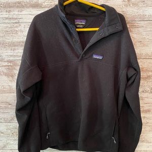 Patagonia black pullover with pockets